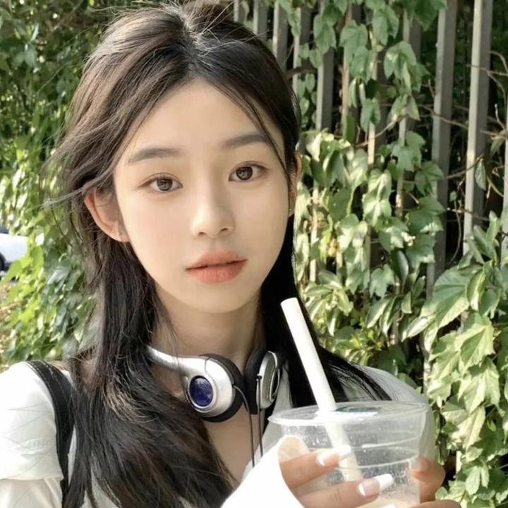 彩鸾春色 海报